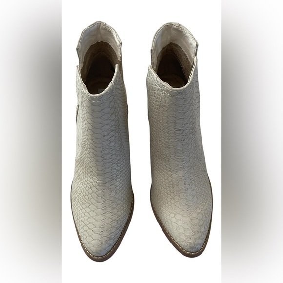 Laura Marano by Not Rated Western Ankle Bootie White Faux Snake Print Size 8 - Picture 9 of 14